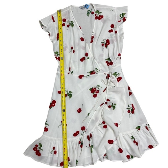 RAILS Koreen Short Sleeve Wrap Dress SZ Medium White Cherry Bloom Date Night EUC - Picture 9 of 10